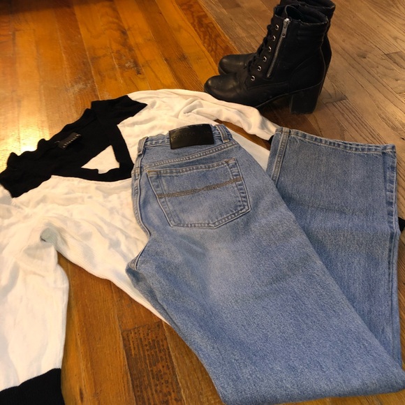 Express Denim 5/6 L Relaxed Fit Low Rise Boot Cut - Picture 4 of 5